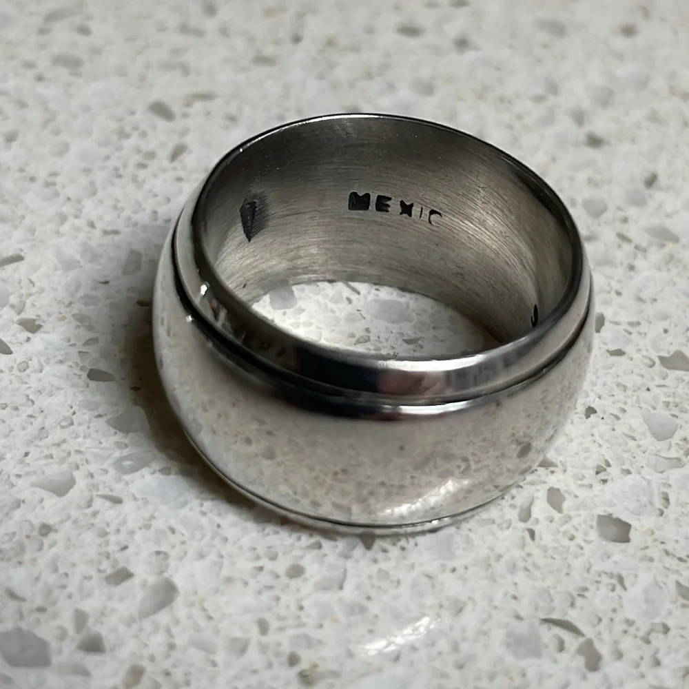 Vintage 925 sterling silver Mexico 1/2” wide band ring size 7